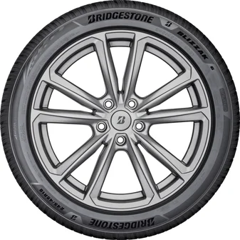 Bridgestone Blizzak 6 215/45 R18  93V XL